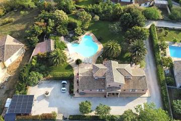 Gîte pour 12 personnes, avec jacuzzi et jardin à Cers