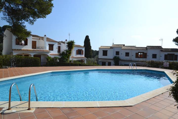 Casa rural para 6 personas, con Balcón y Terraza además de Jardín y Piscina en Torroella de Montgrí