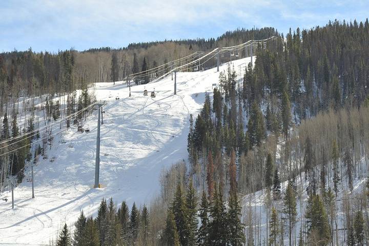 Vacation apartment for 4 people, with pool and hot tub as well as balcony in Vail