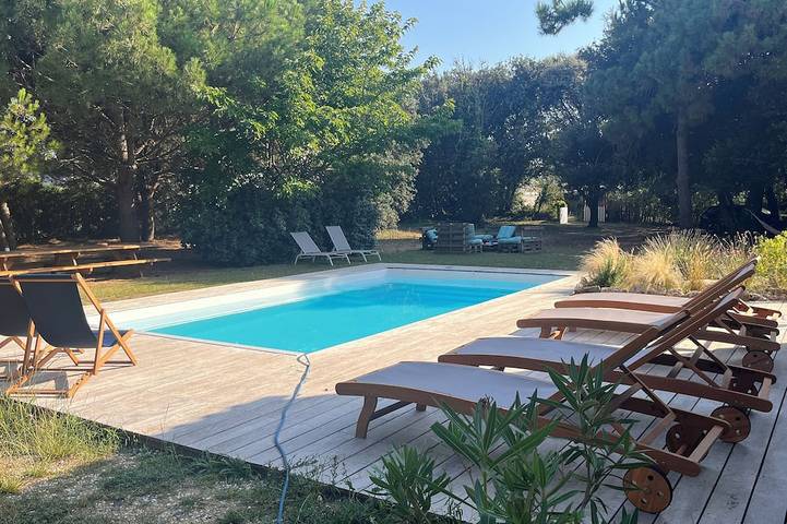 Location de vacances pour 10 personnes, avec jacuzzi ainsi que jardin et piscine dans Plage de Matha