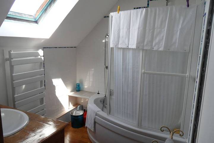 Belle maison de campagne avec vue, étang, jardin et terrasse, située dans 5 acres. in Pouzy-Mésangy, Allier