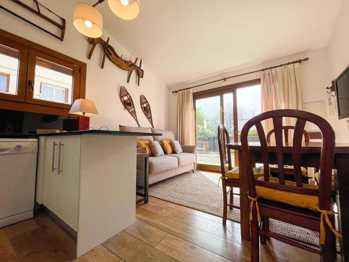 Two-Bedroom House in Bourg-Madame, Región de Prades (Francia)