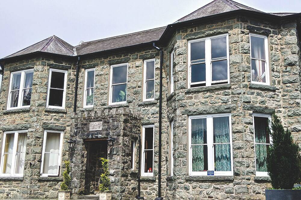 Lux double&lounge area /en suite.fab hosts/stylish  interiors..incredible views  in Dolgellau, Snowdonia