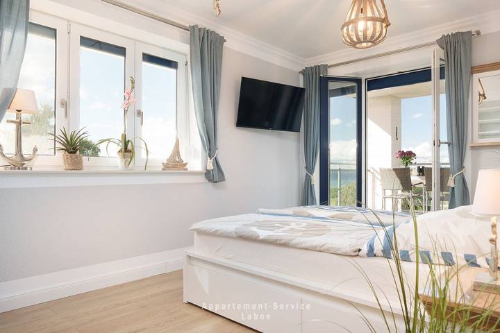 Ferienwohnung für 4 Personen, mit Balkon und Garten sowie Ausblick an der Kieler Bucht - 2