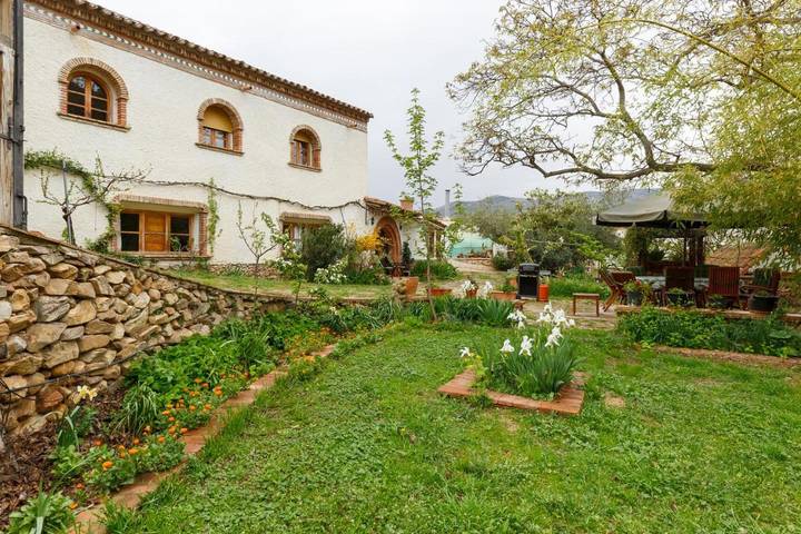 Casa rural para 18 personas, con Balcón además de Terraza y Jardín en Comunidad de Calatayud