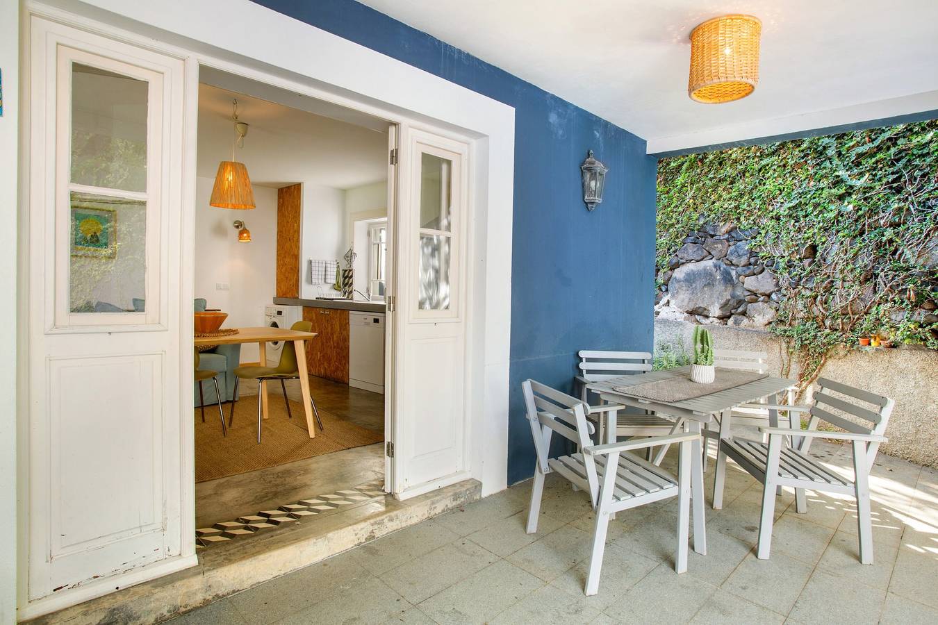 Maison de vacances 'Calheta Beach House T1' avec vue sur la montagne, terrasse privée et Wi-Fi in Calheta, Île de Madère