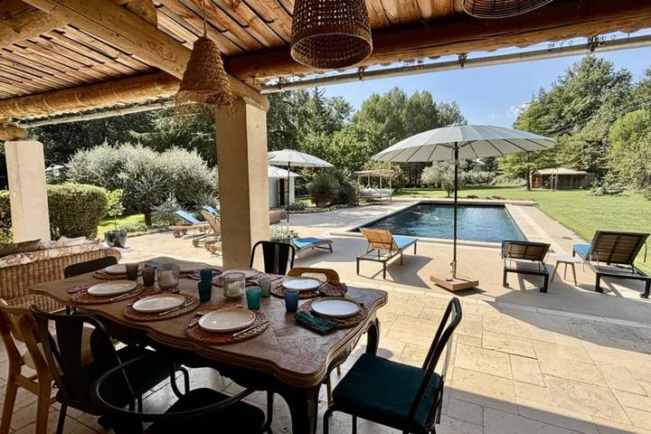 "La Bastide des Oliviers" Maison de charme avec Piscine (Nouveau) in Cadenet, Parc naturel régional du Luberon