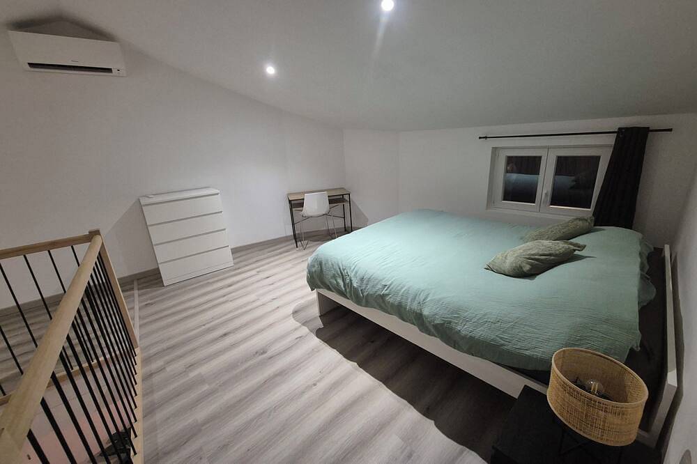 Entire apartment, New, fully-equipped, furnished apartment in a quiet neighborhood. in Bollène, Vaucluse