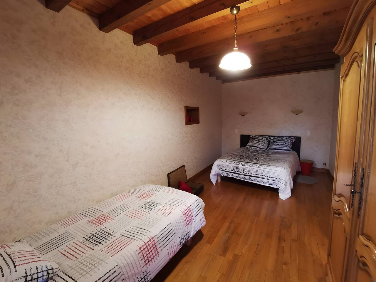 Gîte du platane, pour 14 personnes in Haute-Loire