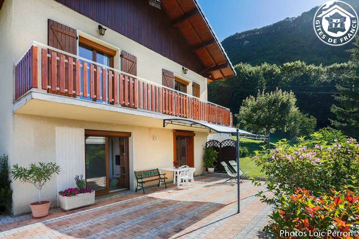 Gîte pour 4 personnes, avec Terrasse à Verel-Pragondran