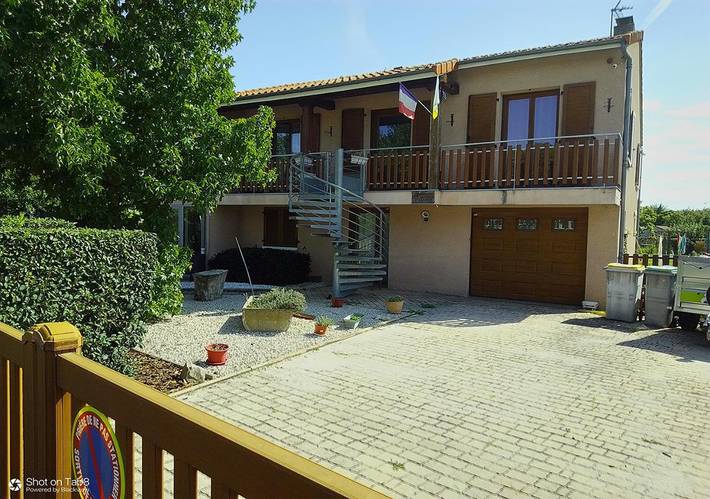 Gîte pour 6 personnes, avec terrasse, animaux acceptés à Aulnat