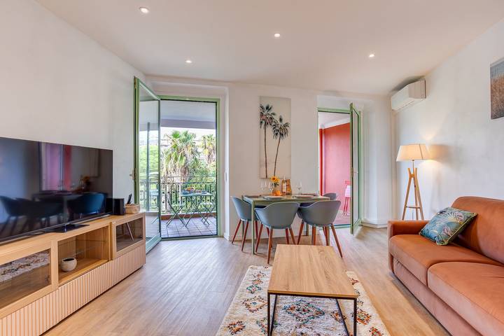 Gîte pour 4 personnes, avec terrasse dans Opera De Nice