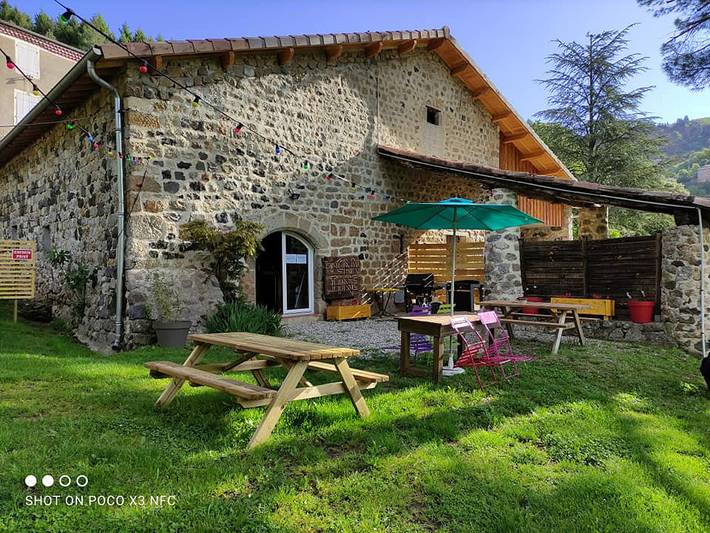 Gîte pour 6 personnes, avec jacuzzi et terrasse ainsi que jardin et piscine
