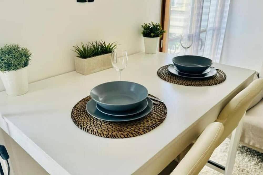 Apartamento entero, Cozy Apartment in Rueil – Underground Parking – Quiet & Comfortable Near Paris in Rueil-Malmaison, Altos del Sena