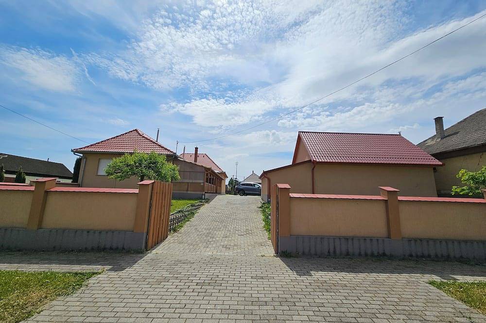 Ferienhaus in der Puszta, Donaunähe und 10 min. zum Badesee. Haustierfreundlich! in Harta, Bács-Kiskun megye