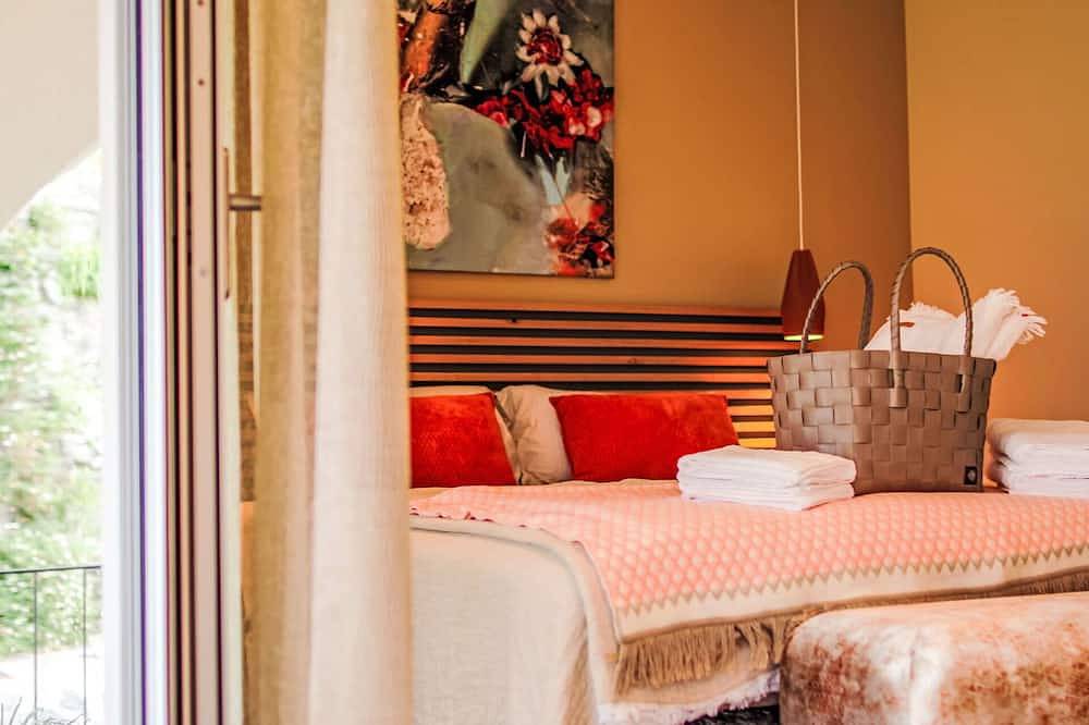 Acogedor apartamento en villa con internet, piscina, patio, vista panorámica y aparcamiento in Ronco sopra Ascona, Alpes Ticineses y del Verbano