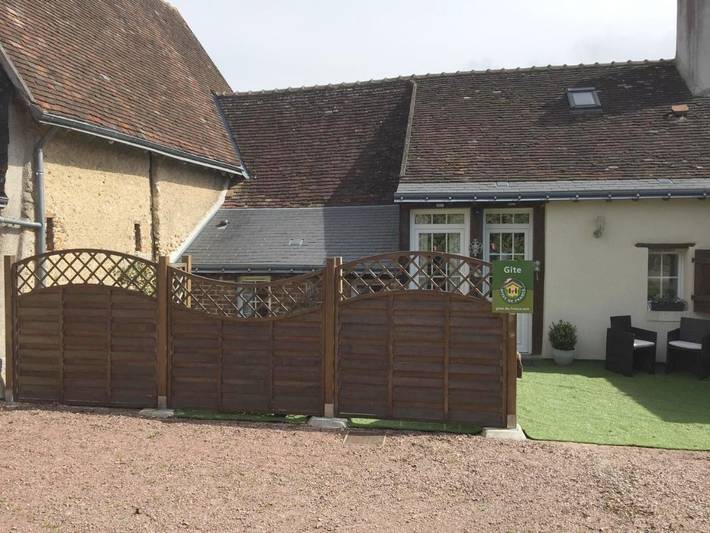 Location de vacances pour 12 personnes, avec Terrasse ainsi que Jardin et Piscine à Saunay