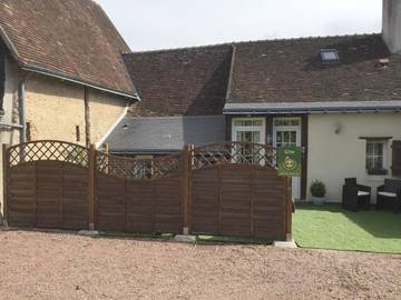 Gîte pour 12 personnes, avec jardin et piscine à Saunay