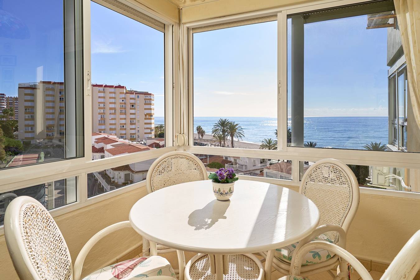 Apartamento entero, Apartamento 'Sea Views Centro Internacional A99' con vistas al mar, Wi-Fi y aire acondicionado. in Torrox Costa, Torrox