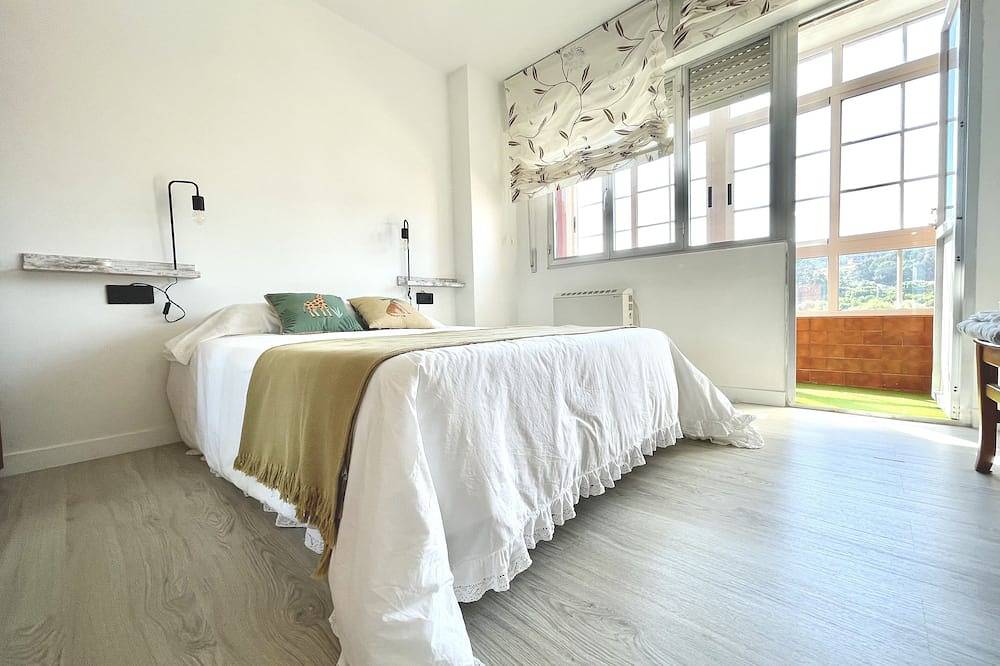 Playa y ciudad in Riveira, Rias Baixas