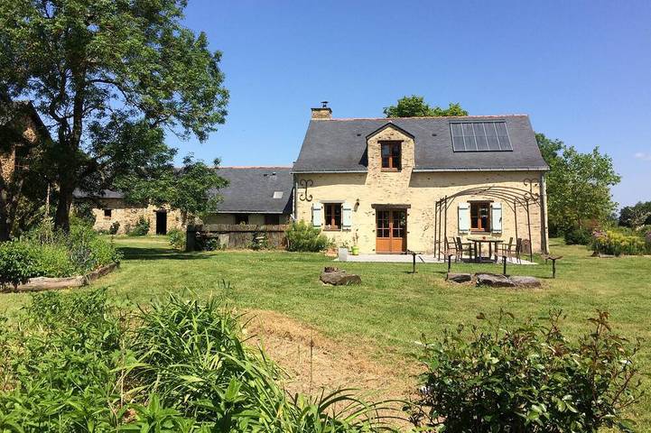 Gîte pour 5 personnes, avec terrasse et jardin à Joué-sur-Erdre