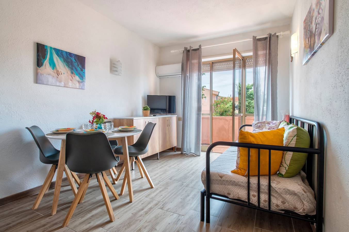 Ganze Wohnung, Ferienwohnung 'Endless Summer' mit Meerblick, Klimaanlage und Balkon in Trinità d'Agultu e Vignola und Umgebung, Olbia-Tempio
