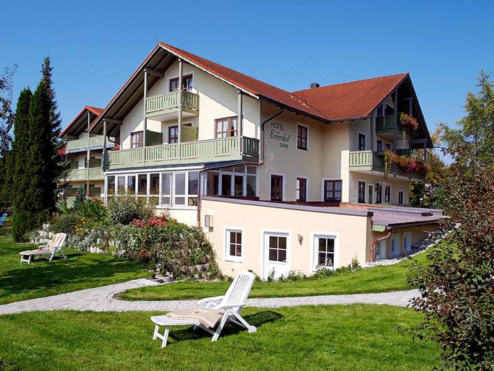 Hotel für 2 Personen, mit Balkon und Balkon/Terrasse sowie Terrasse und Whirlpool in Bad Birnbach