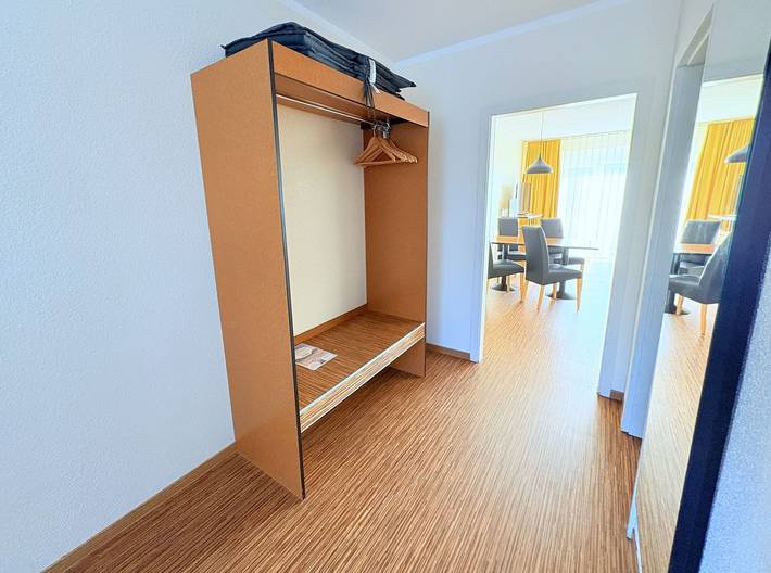 Ganze Wohnung, Ferienwohnung 46 – Helles Erdgeschossapartment mit Wlan und Terrasse in Buschvitz, Bergen auf Rügen und Umgebung