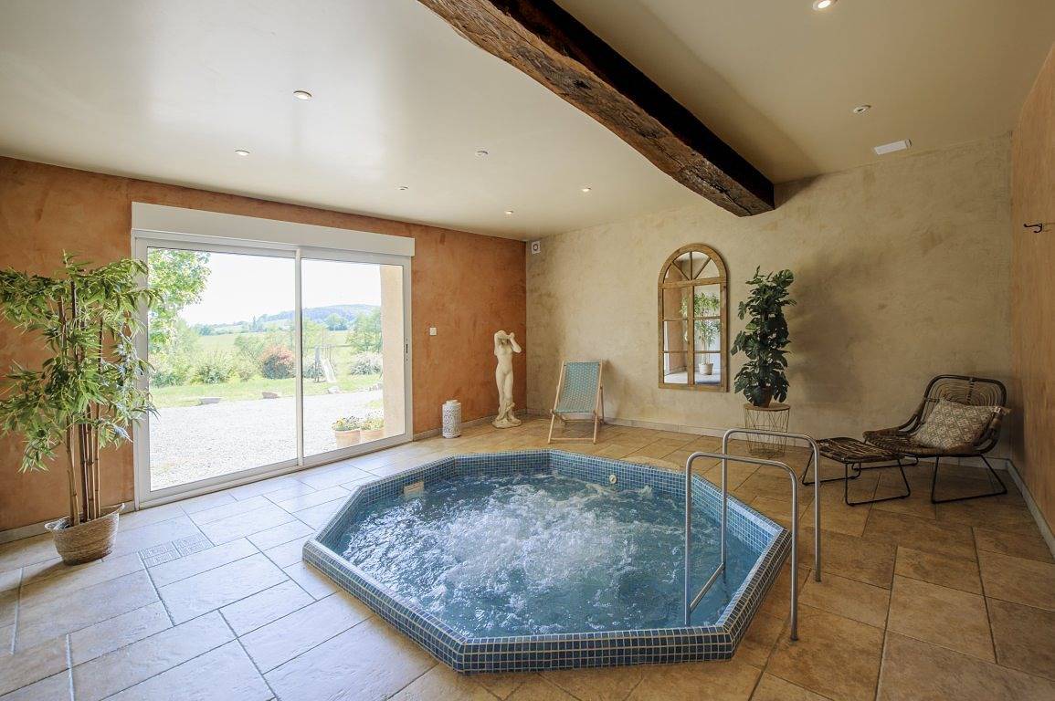 Longère "Les Capucines du Morvan" piscine, jacuzzi, sauna in Luzy, Parc naturel régional du Morvan