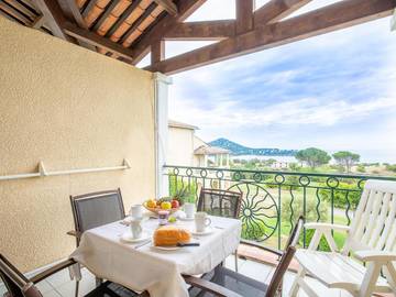 Gîte pour 4 personnes, avec jardin ainsi que terrasse et piscine dans Gare Du Dramont