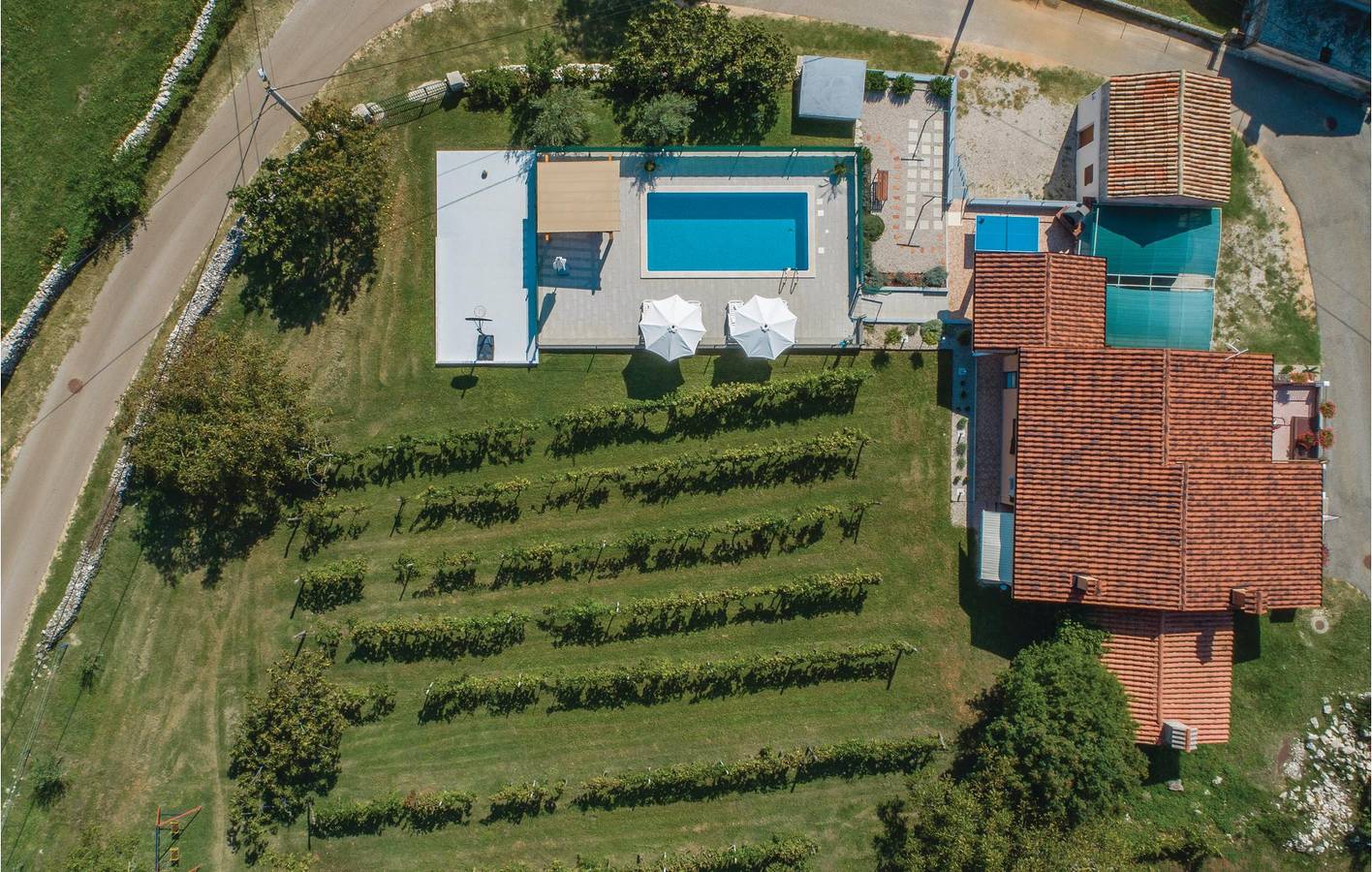 Charmant appartement avec piscine, terrasse et Wi-Fi près du centre-ville de Raša in Raša, Côte Est de l'Istrie