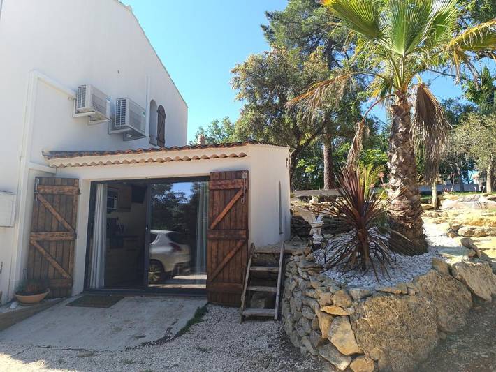 Location de vacances pour 7 personnes, avec jardin et terrasse à Sainte-Anastasie-sur-Issole - 2