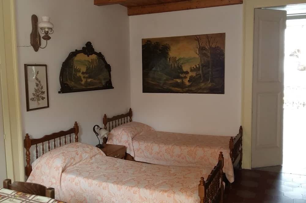 Ganze Wohnung, Martina, mit terrasse, balkon, im Palazzo 1700, Stadtkern, 5 gehminuten Strand. in Tropea, Vibo Valentia Provinz