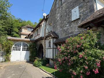 Gîte pour 14 personnes, avec jardin, animaux acceptés à Bennecourt