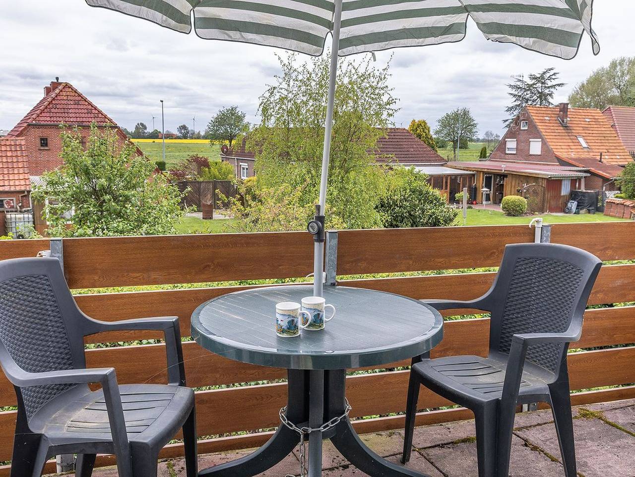 Ganze Ferienwohnung, Ferienwohnung 50031 - Abseits vom Trubel der Küstenbadeorte können Sie in dieser freundlichen Oberwohnung herrlich entspannen.Vom ausgiebigen Strandleben sind sie dennoch nur ca. 5 km getrennt. in Altfunnixsiel, Wittmund