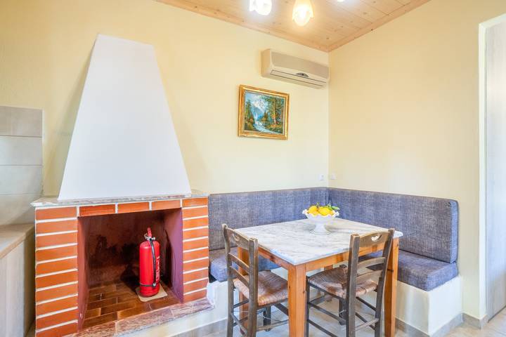 Apartamento entero, Apartamento «Captain Spiros Picola» con vistas a la montaña, balcón y Wi-Fi in Gaios, Paxoí