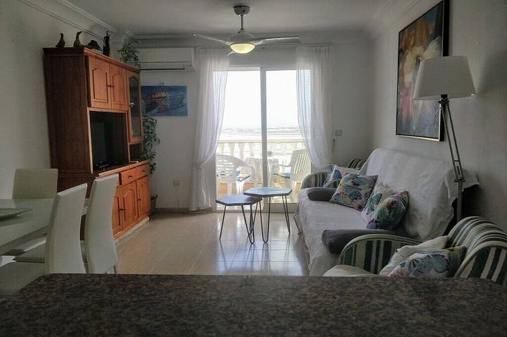 Appartement entier, Bright Sea-front apartment: free WiFi, A/C,Fans,Playa Paraiso, Murcia,  La Manga in Playa Honda (Costa Cálida), Carthagène