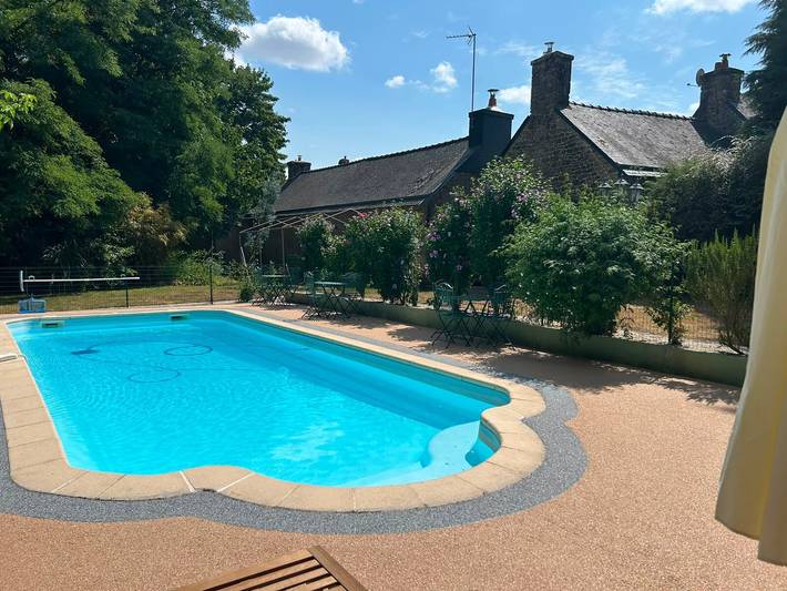 Château 'Gite La Renardière' avec piscine privée, terrasse privée et Wi-Fi in Langoëlan, Région de Pontivy