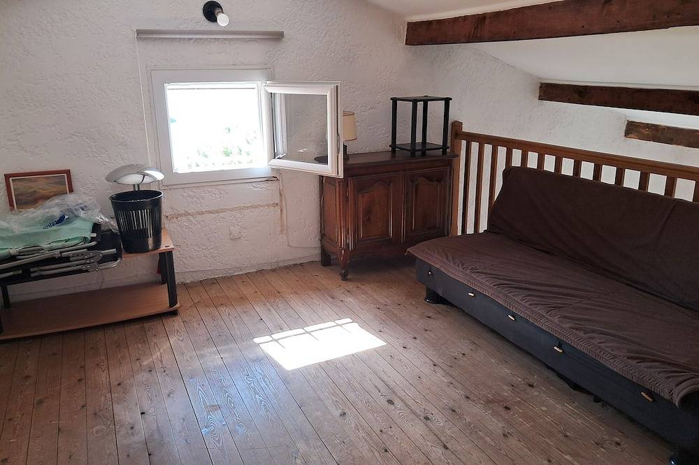 Seaside house with pebble beach and small harbour 2 minutes away in Ensuès-la-Redonne, Istres region