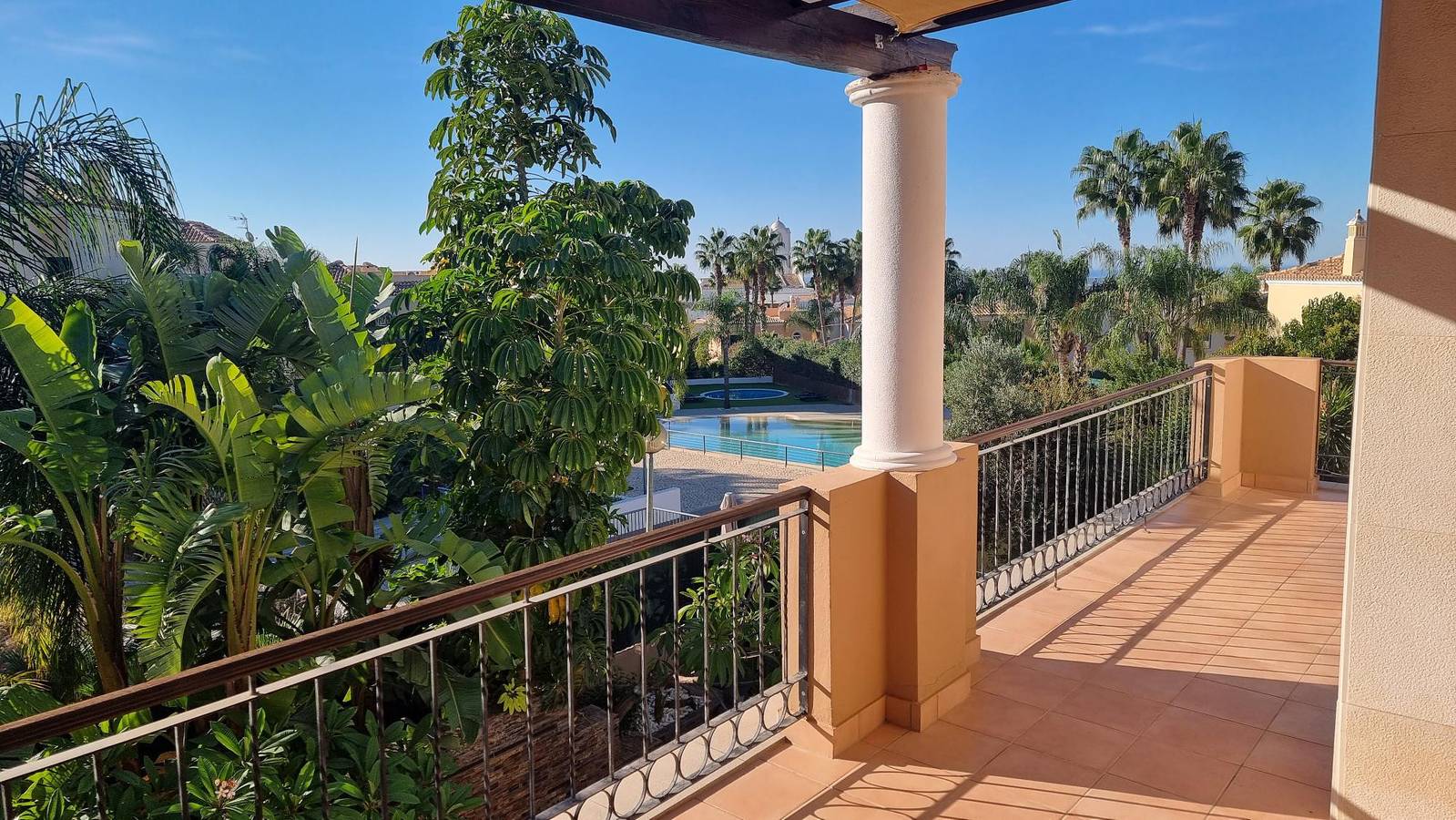 Algarve Stunning Villa With Pool in Santa Bárbara de Nexe, Faro