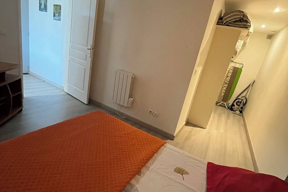 Entire apartment, Apartment In Loft in Villeneuve-lès-Béziers, Mediterranean Coast (France)