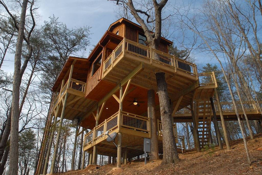 Canopy Blue Luxury Treehouse * Whirlpool, Feuerstelle, Schaukelbett, herrliche Aussicht * in Cherry Log, Chattahoochee National Forest