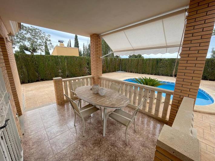 Location de vacances pour 6 personnes, avec jardin ainsi que piscine et vue à Llíria - 4