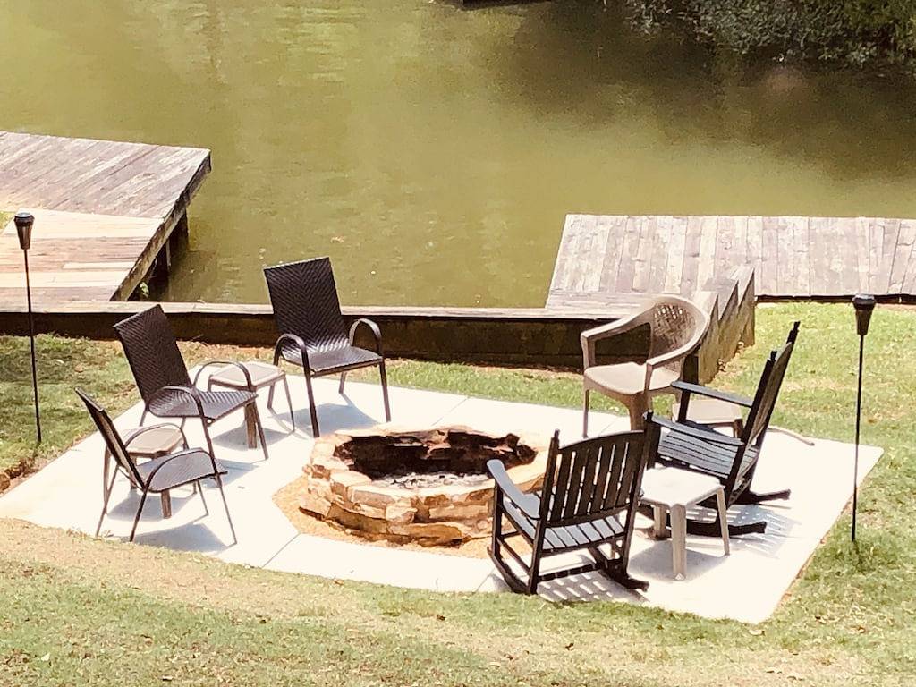 Log Cabin On Lake Martin - Waterfront in Lake Martin