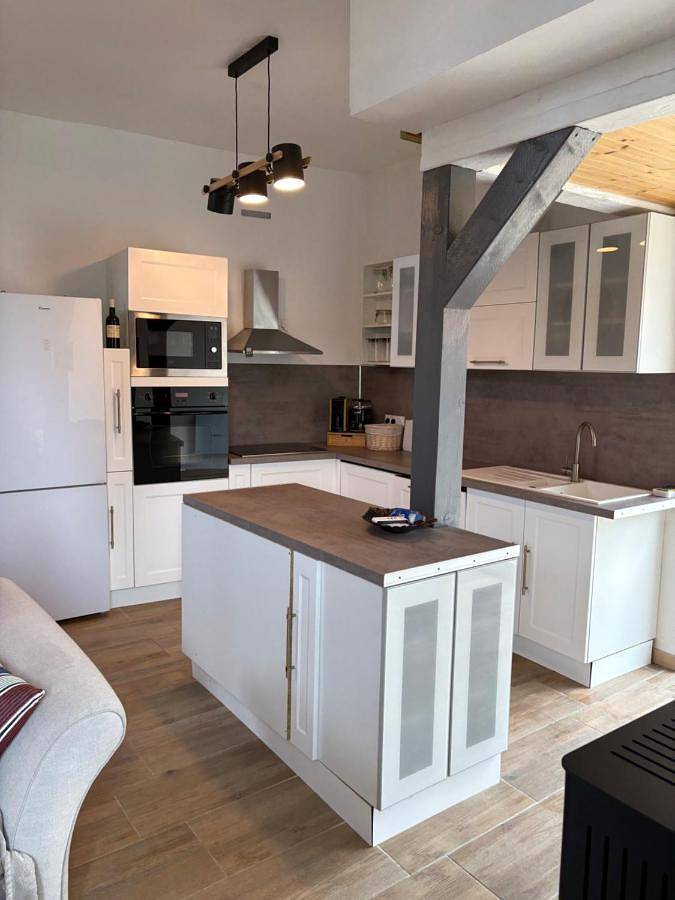 Gîte pour 7 personnes, avec terrasse à Bleigny-le-Carreau