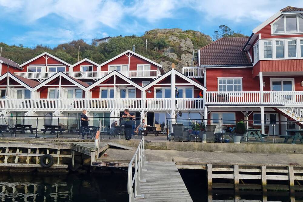 Traumhafte Fischerhütte mit Meerblick direkt am Wasser in Korshamn, Lyngdal