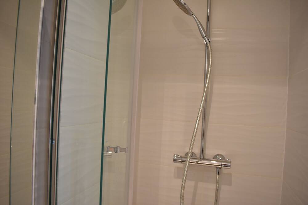 Ganze Wohnung, Bright Studio Apartment With High View in Paris, Ile de France