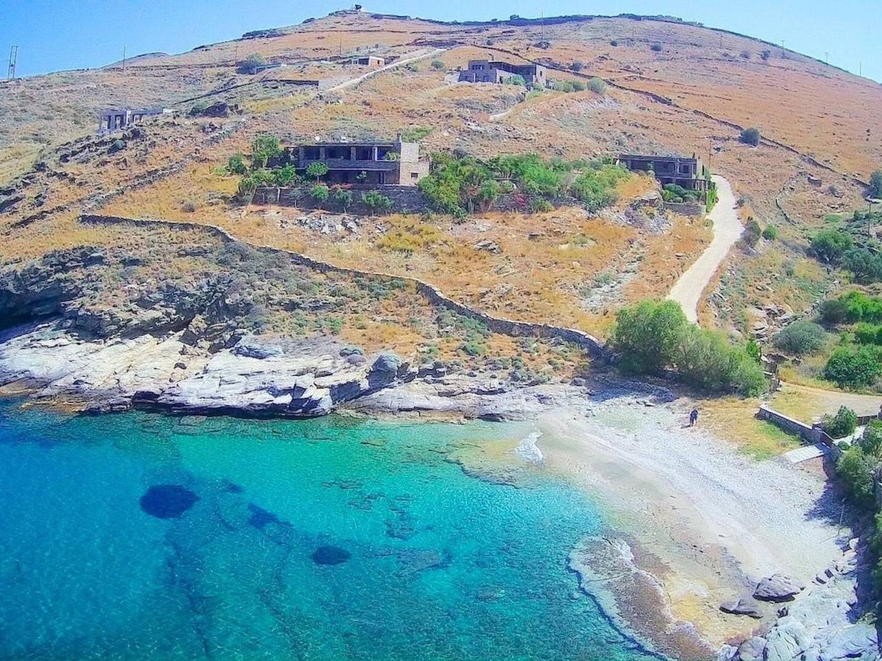 Ganze Wohnung, Luxuriöse, ruhige Wohnung direkt am Meer - Privatstrand in Kea
