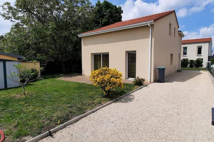 Location de vacances pour 10 personnes, avec terrasse et jardin à Cournon-d'Auvergne - 4