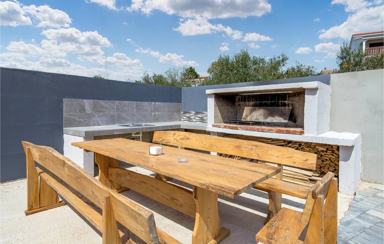 Gemütliche Ferienwohnung mit Pool und Terrasse, 1,5 km von der Mala Rajska Plaža entfernt in Lopar, Rab